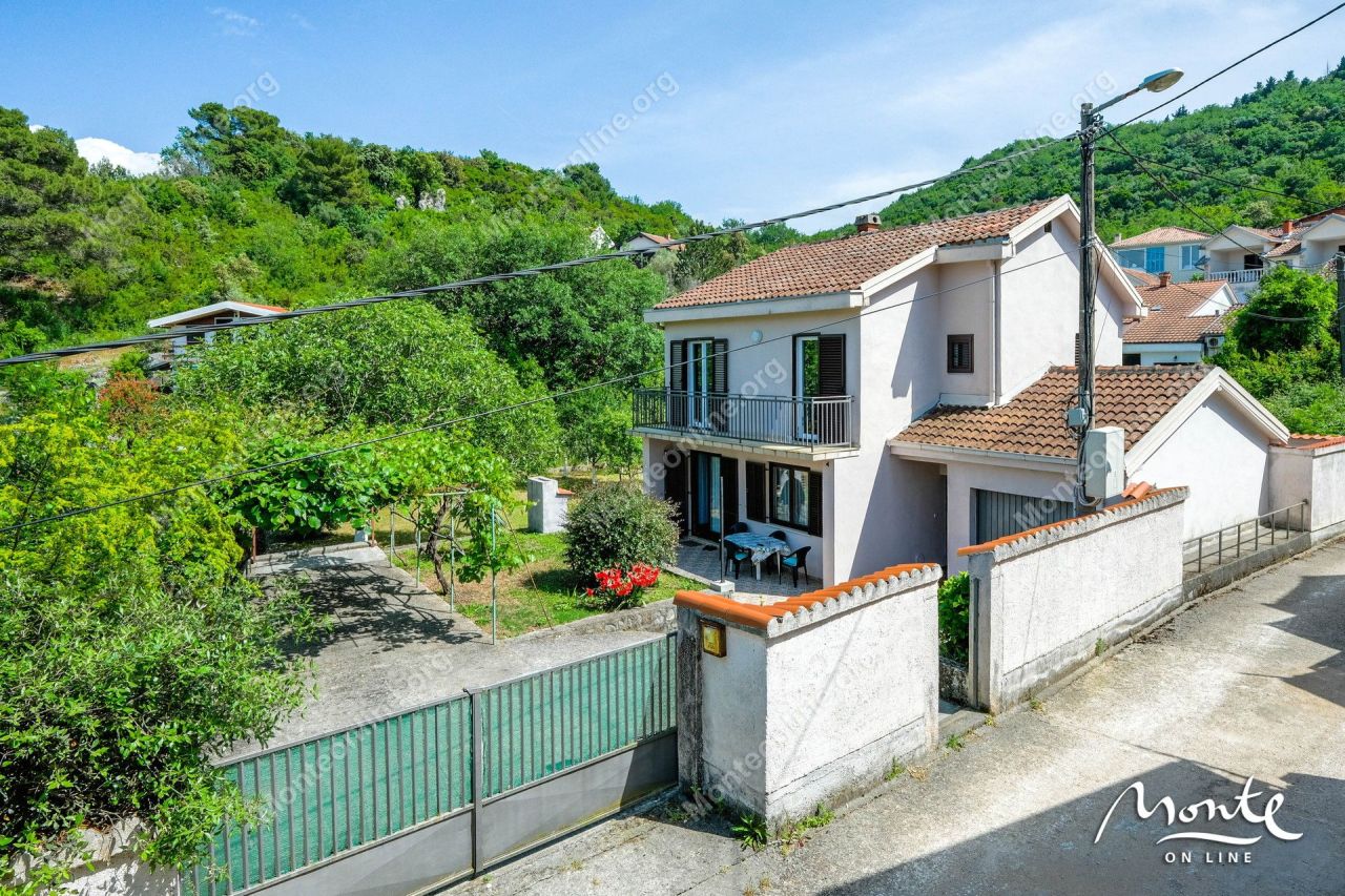 Villa in Tivat, Montenegro, 116 m² - Foto 1