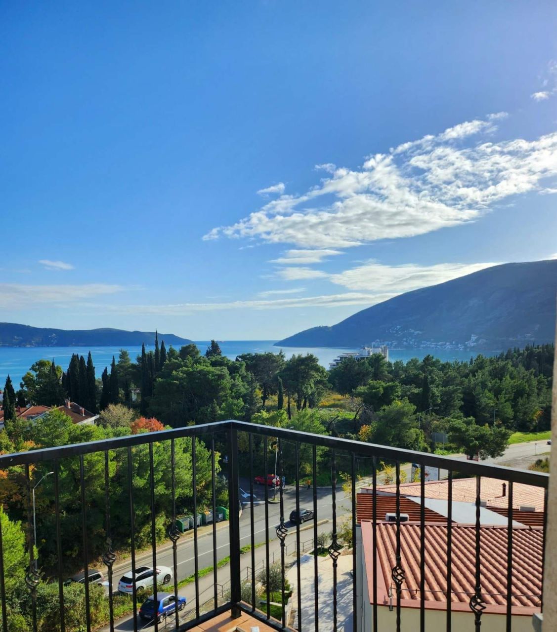 Apartment in Igalo, Montenegro, 89 m² - picture 1