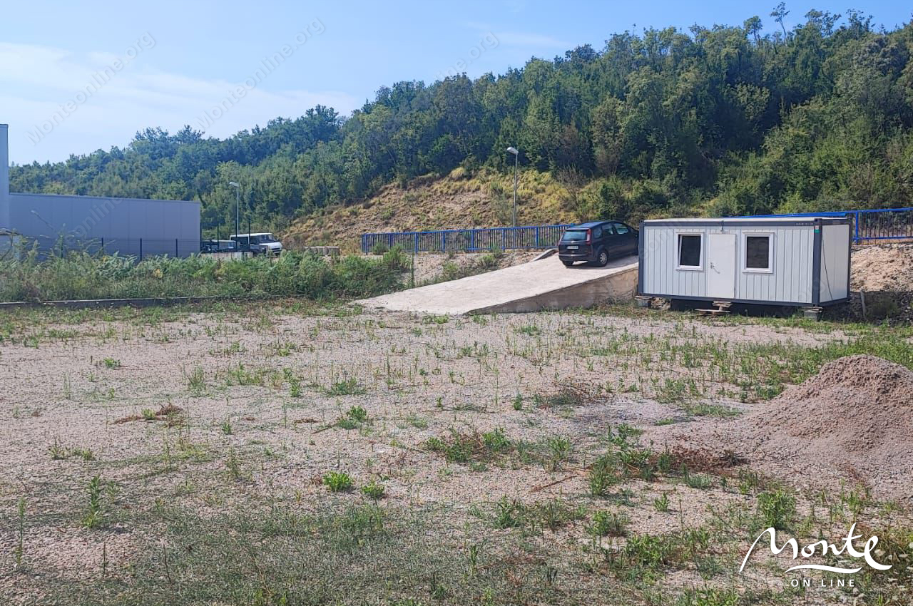 Grundstück in Lastva, Montenegro, 987 m² - Foto 1