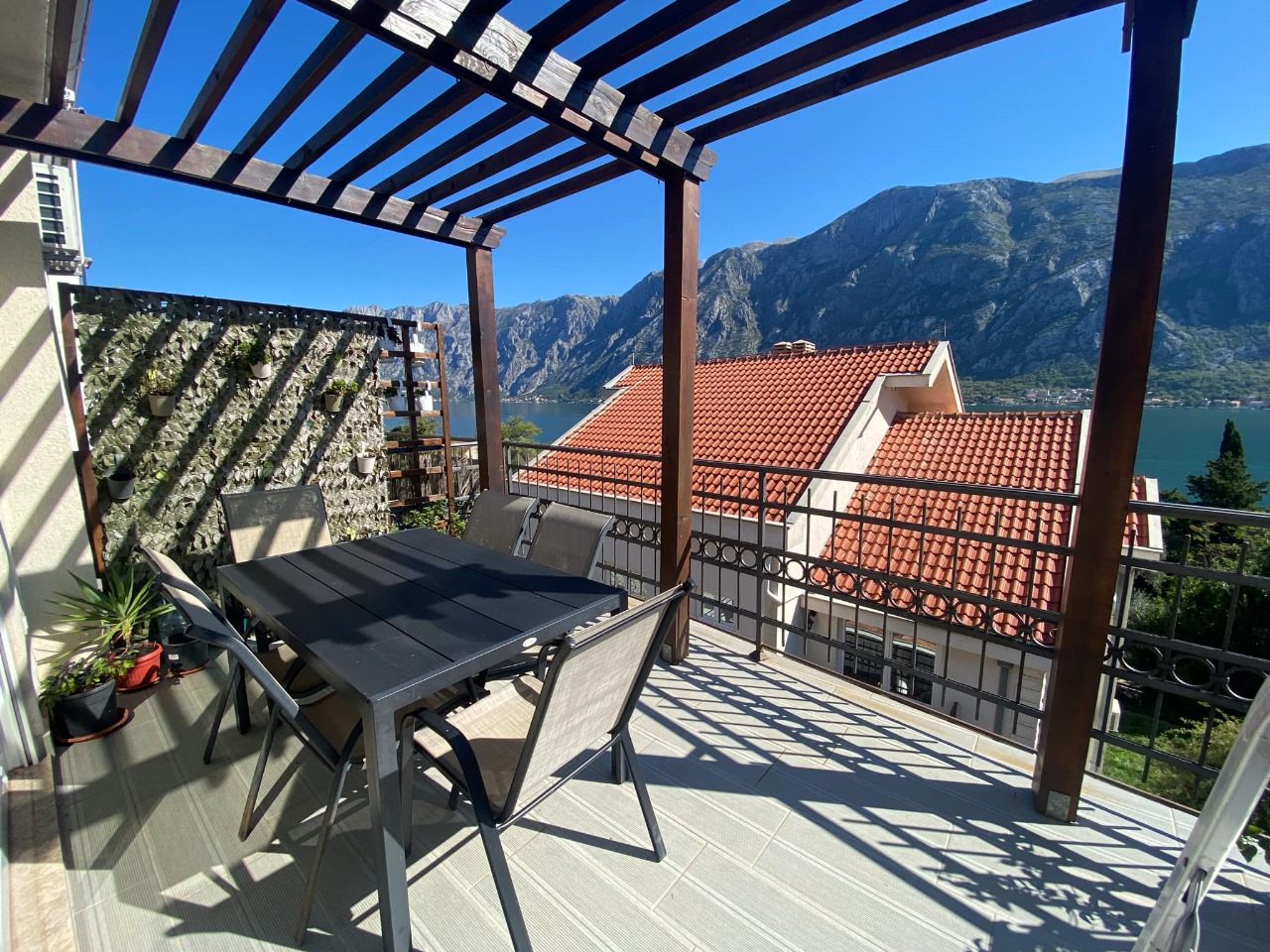 Apartment in Prkanj, Montenegro, 89 m² - Foto 1
