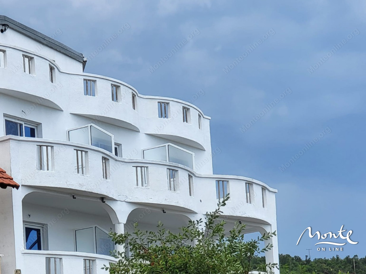 Hotel in Utjeha, Montenegro, 300 m² - picture 1