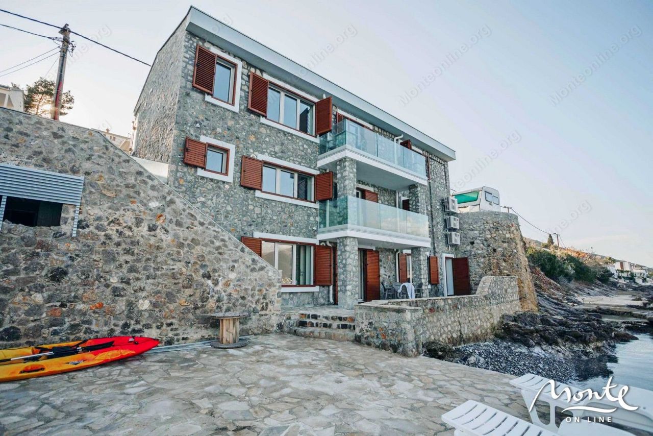 Villa à Krasici, Monténégro, 314 m² - image 1