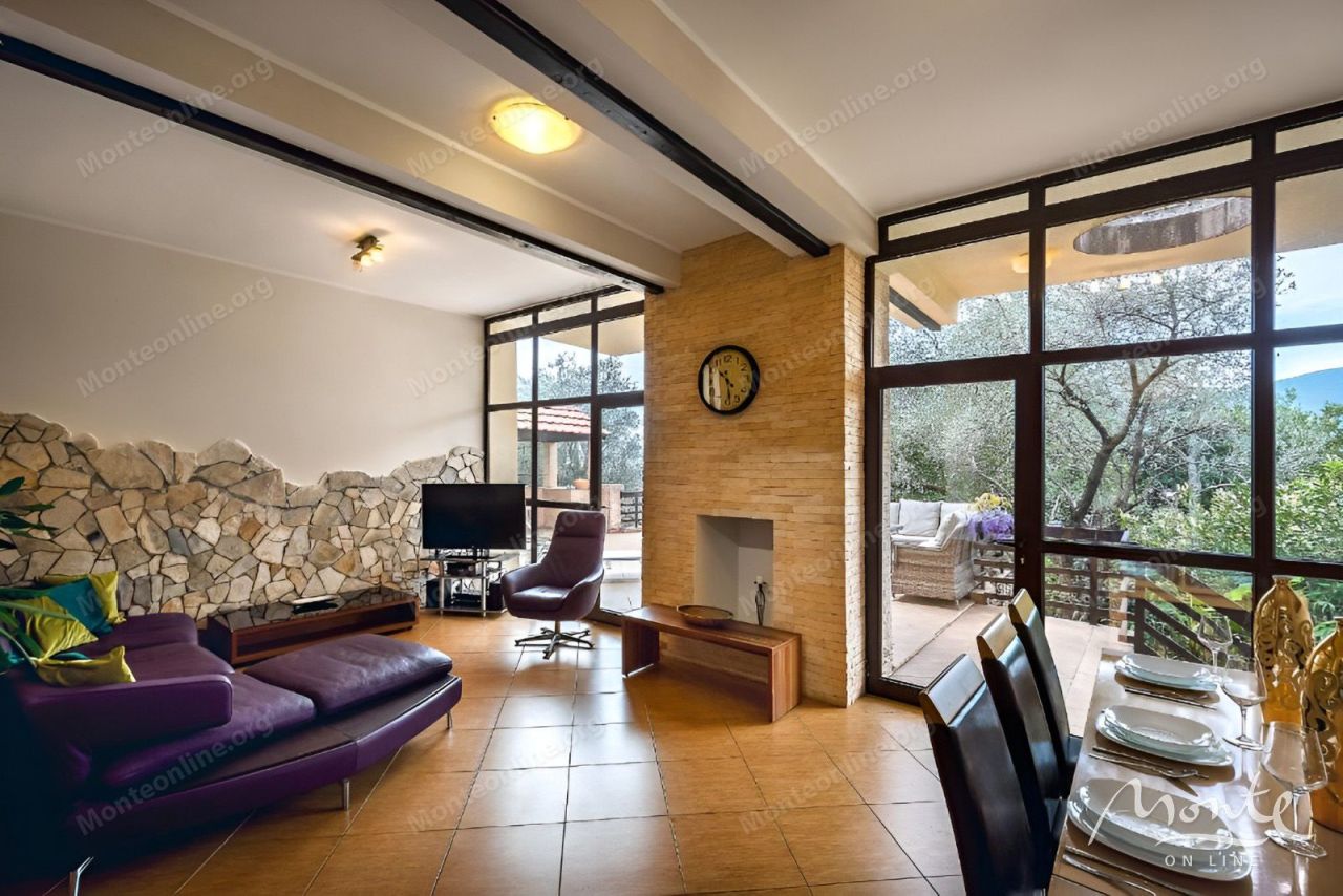 Villa in Budva, Montenegro, 155 m² - Foto 1