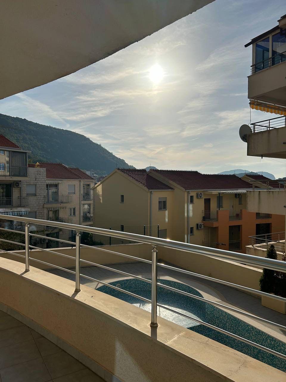 Appartement à Petrovac, Monténégro, 105 m² - image 1