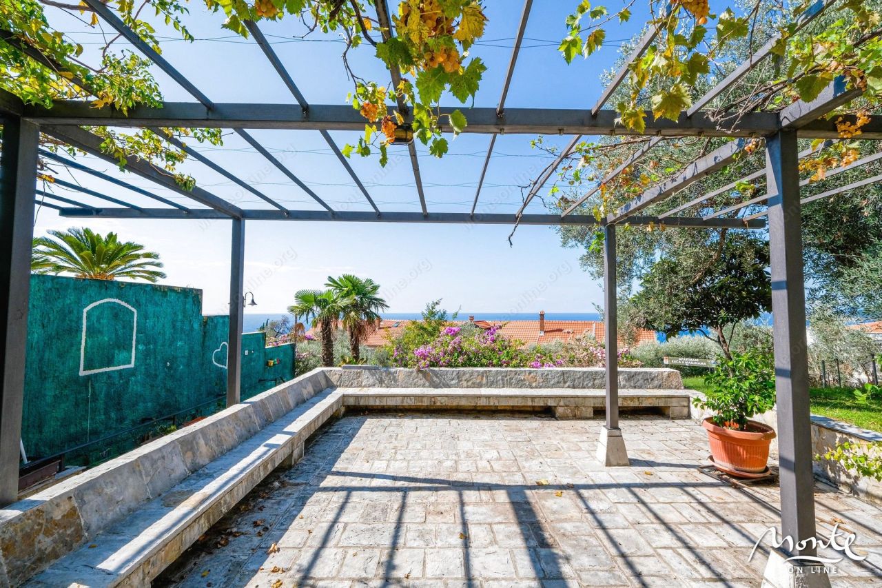 Villa en Sveti Stefan, Montenegro, 375 m² - imagen 1