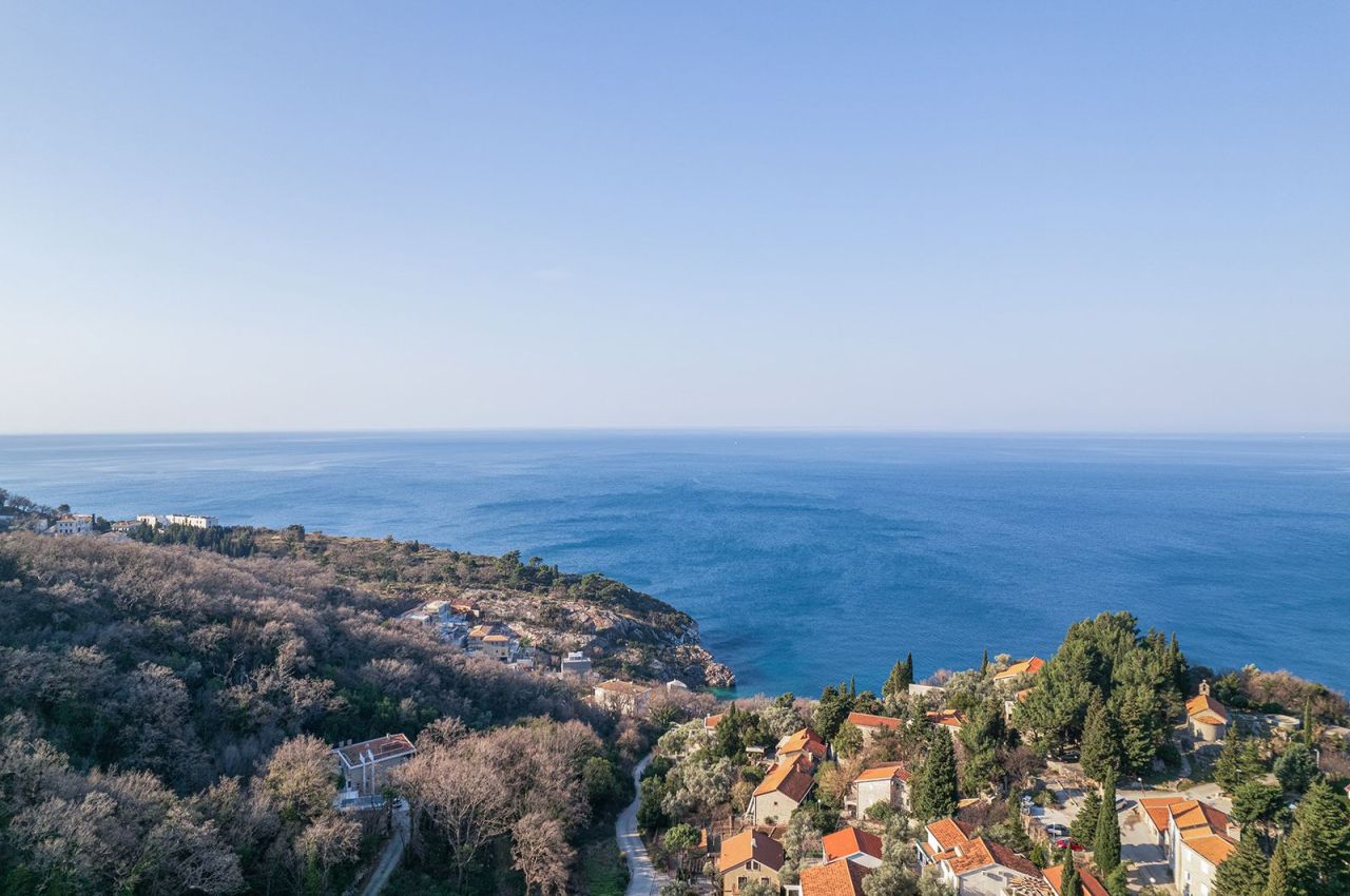 Terreno en Rezevici, Montenegro, 1 127 m² - imagen 1