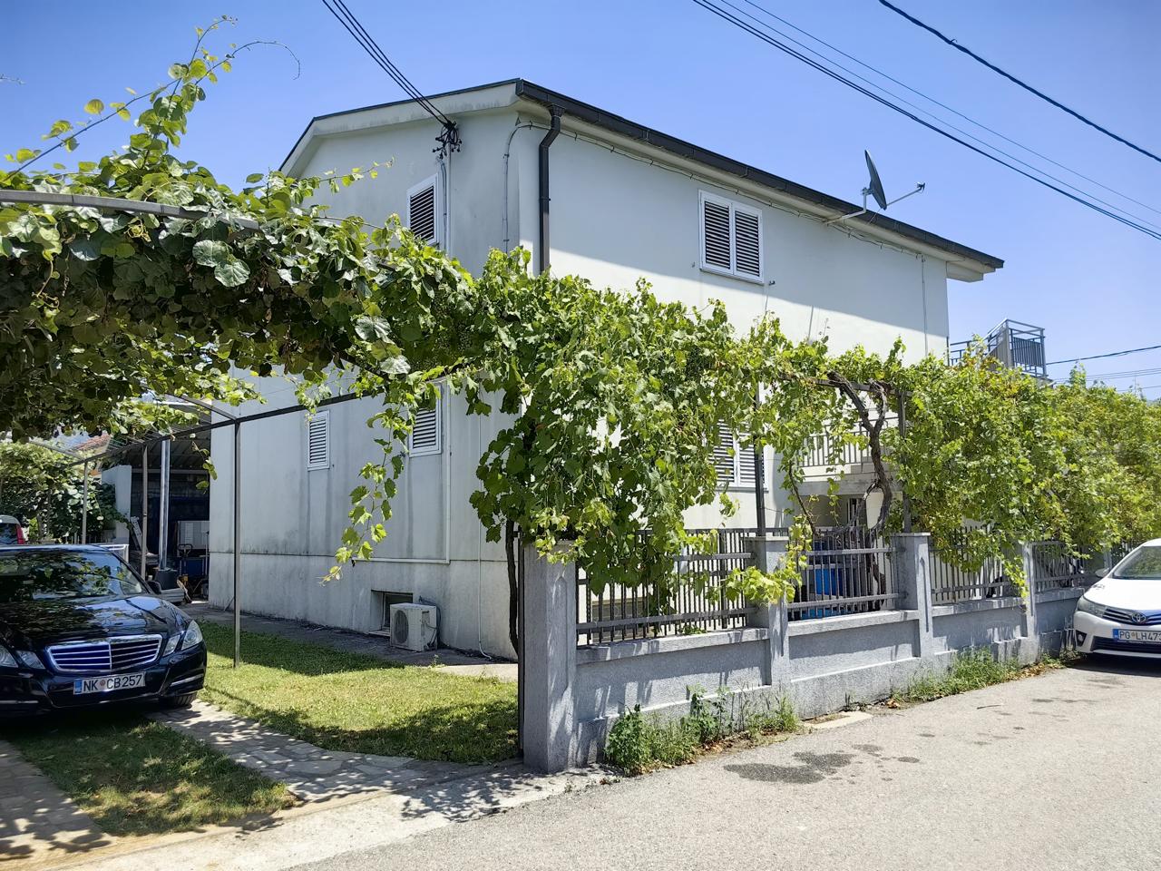 Villa à Podgorica, Monténégro, 180 m² - image 1