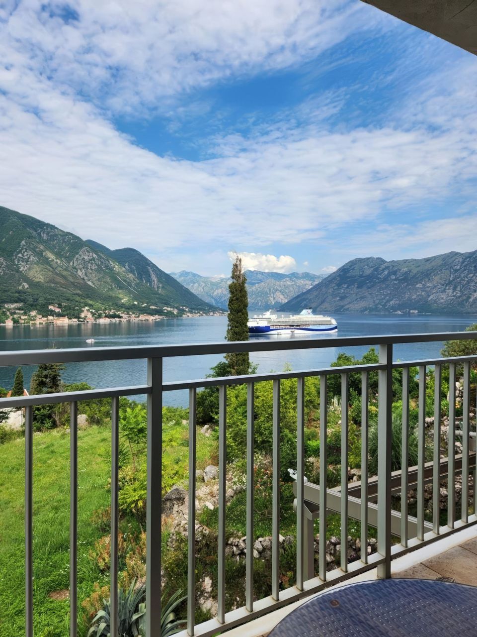 Apartamento en Dobrota, Montenegro, 74 m² - imagen 1