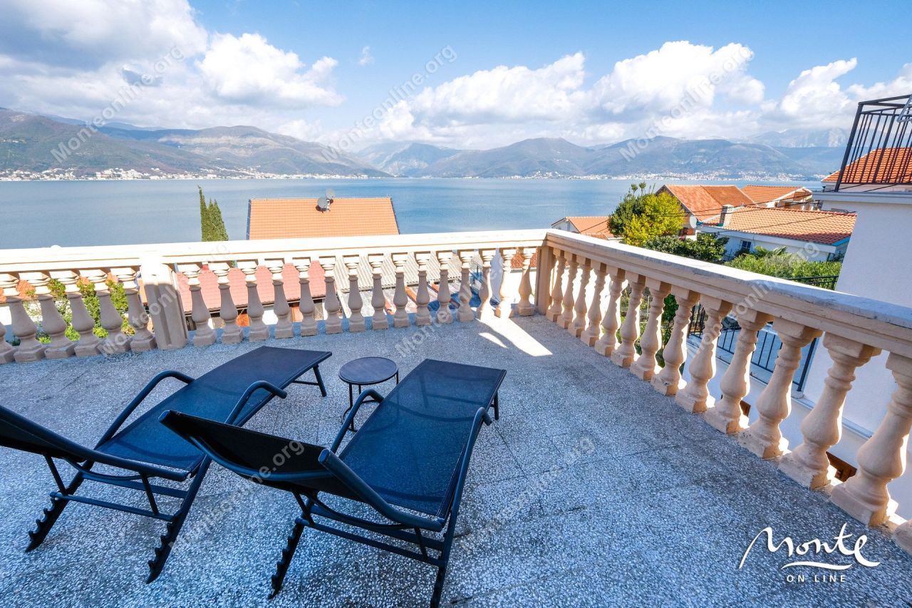 Villa à Krasici, Monténégro, 210 m² - image 1