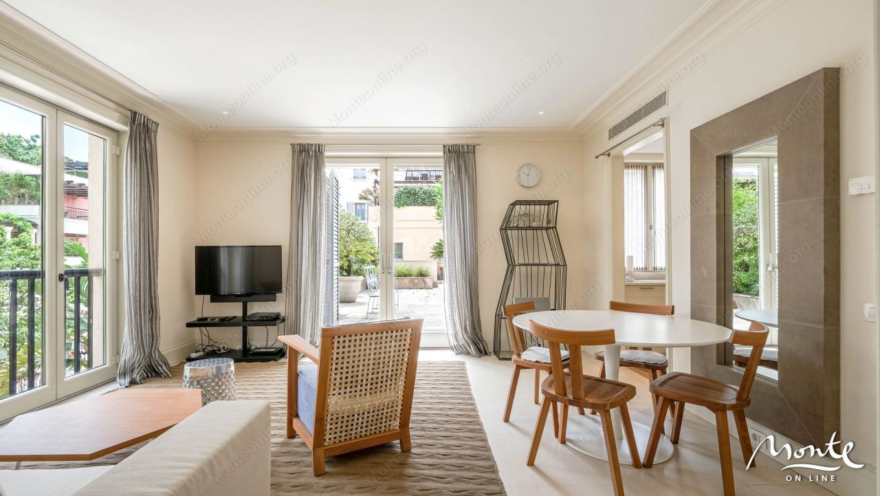 Appartement à Tivat, Monténégro, 68 m² - image 1