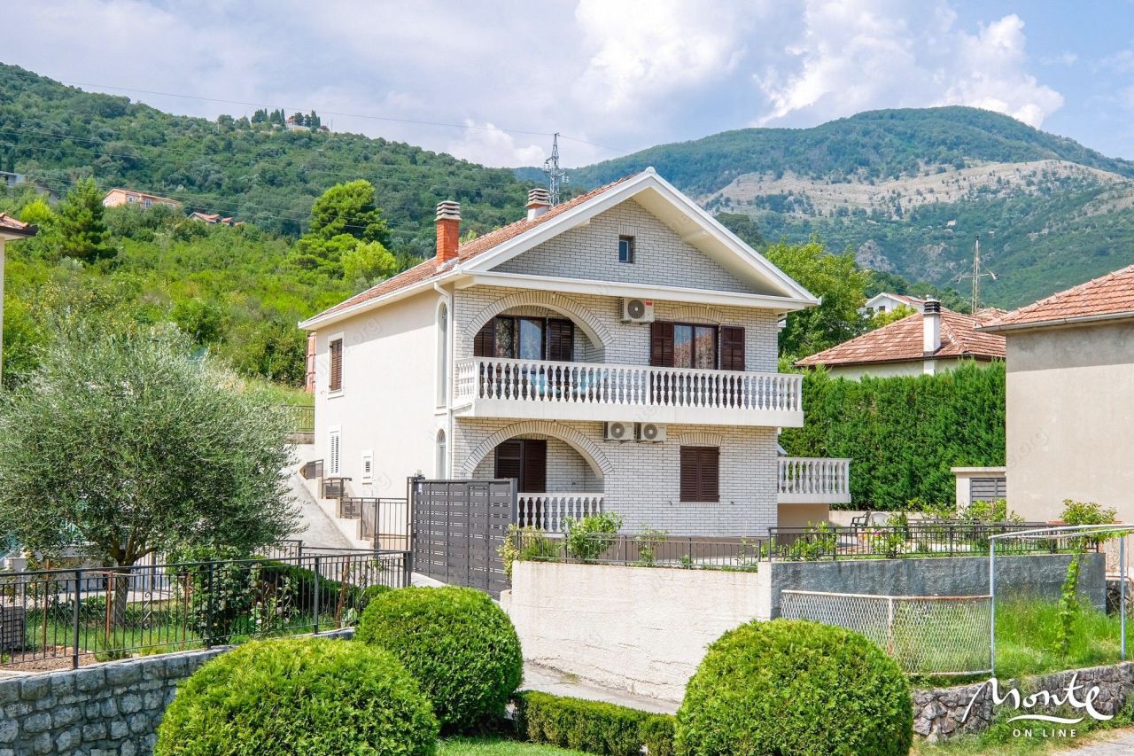 Villa in Bijela, Montenegro, 200 m² - Foto 1
