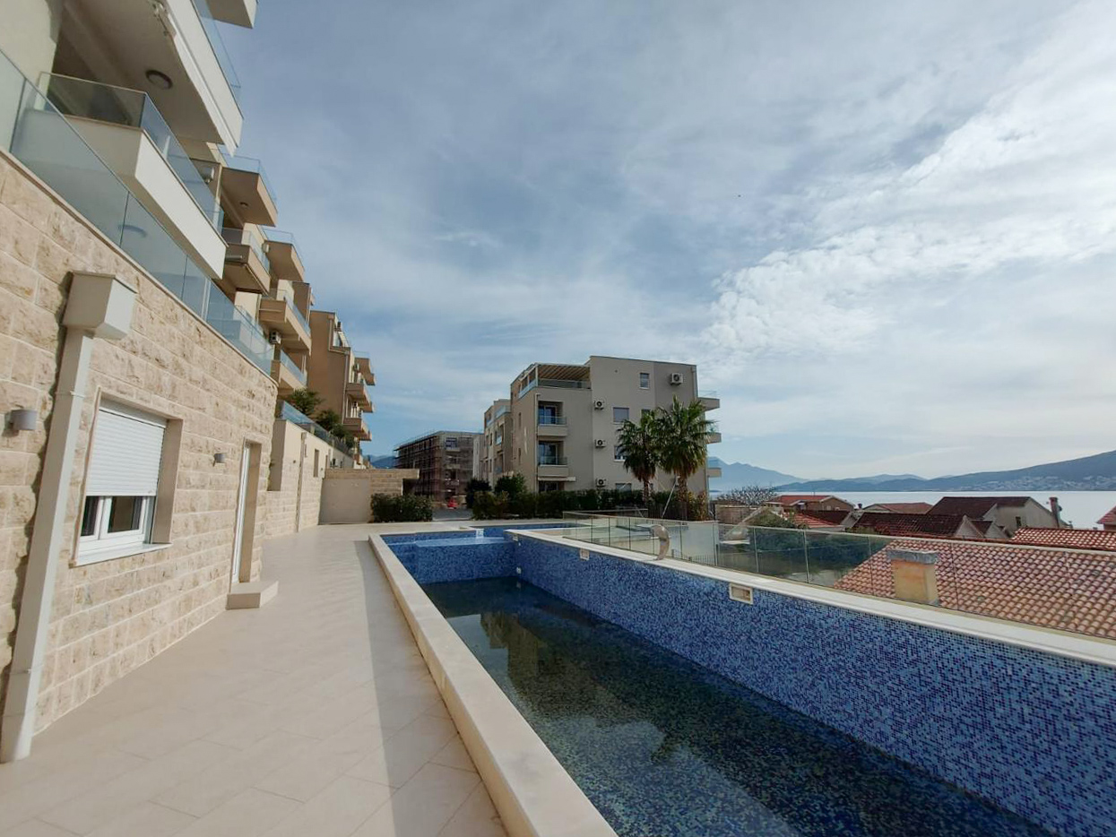 Appartement à Baosici, Monténégro, 87 m² - image 1
