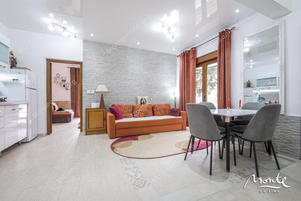 Appartement à Tivat, Monténégro, 77 m² - image 1