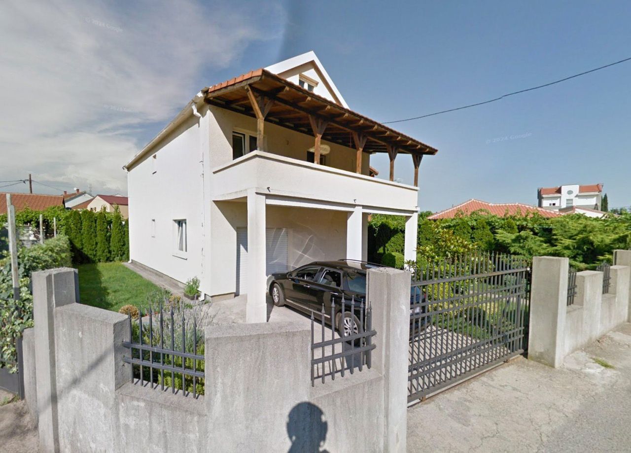 Villa en Podgorica, Montenegro, 200 m² - imagen 1