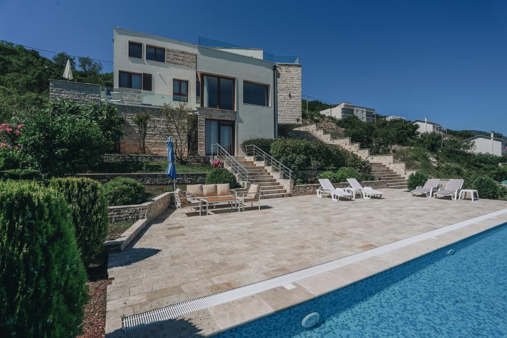 Villa à Krasici, Monténégro, 517 m² - image 1