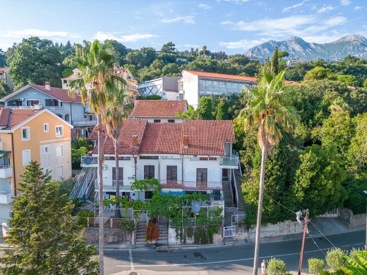 Apartamento en Herceg-Novi, Montenegro, 75 m² - imagen 1