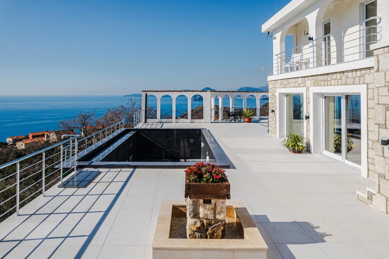 Villa in Rezevici, Montenegro, 350 m² - Foto 1