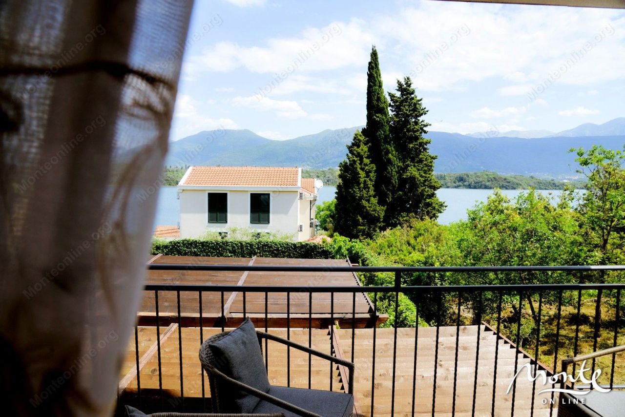 Appartement à Krasici, Monténégro, 74 m² - image 1
