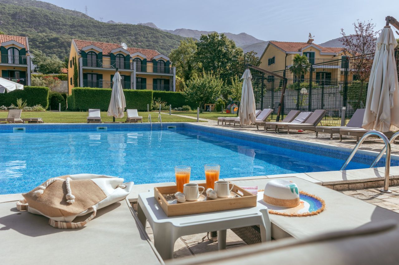 Villa in Lastva, Montenegro, 176 m² - Foto 1