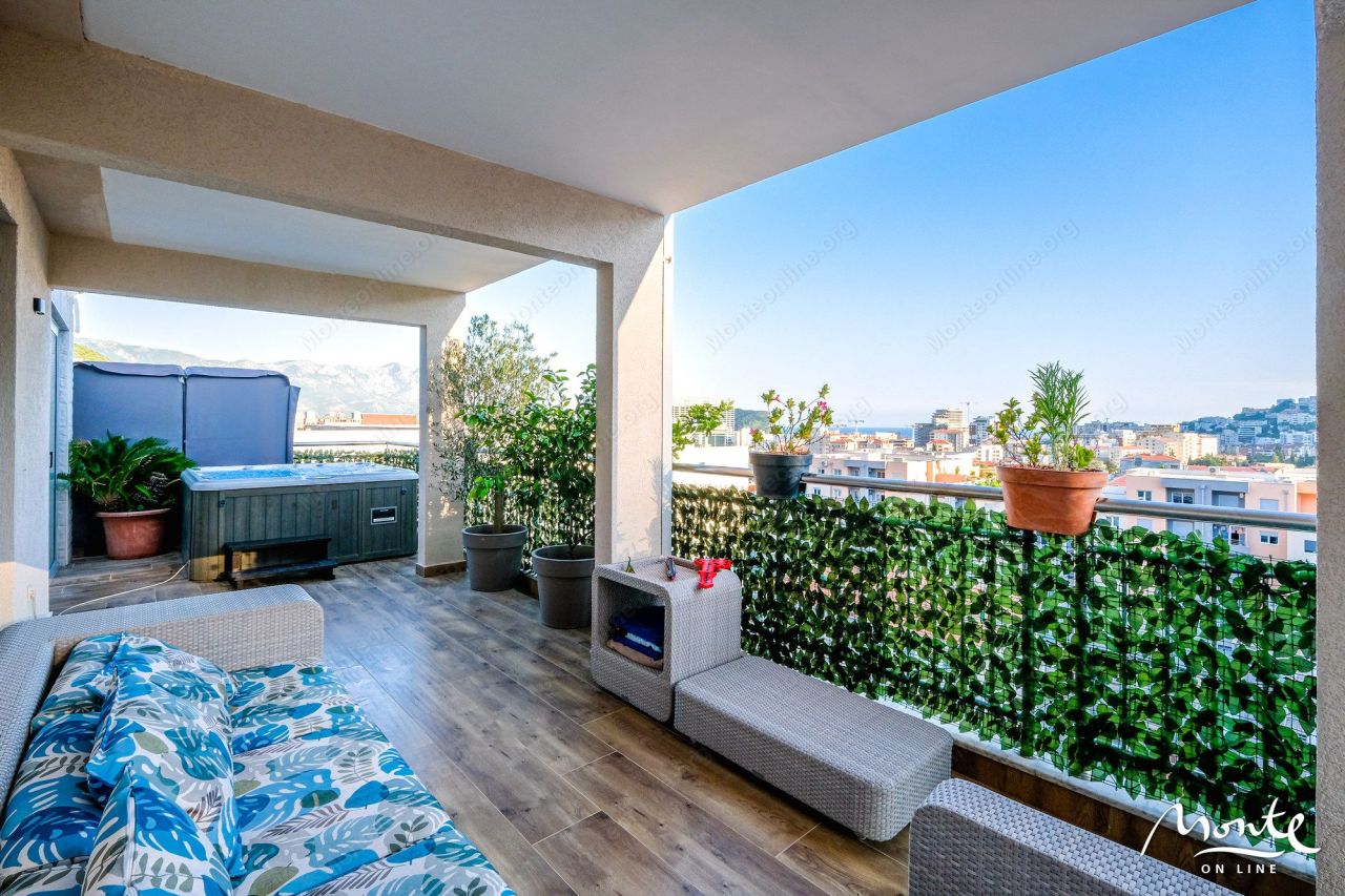 Apartamento en Budva, Montenegro, 179 m² - imagen 1