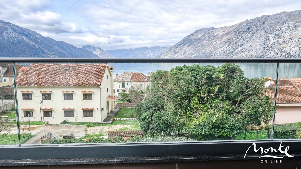 Villa in Dobrota, Montenegro, 210 m² - picture 2