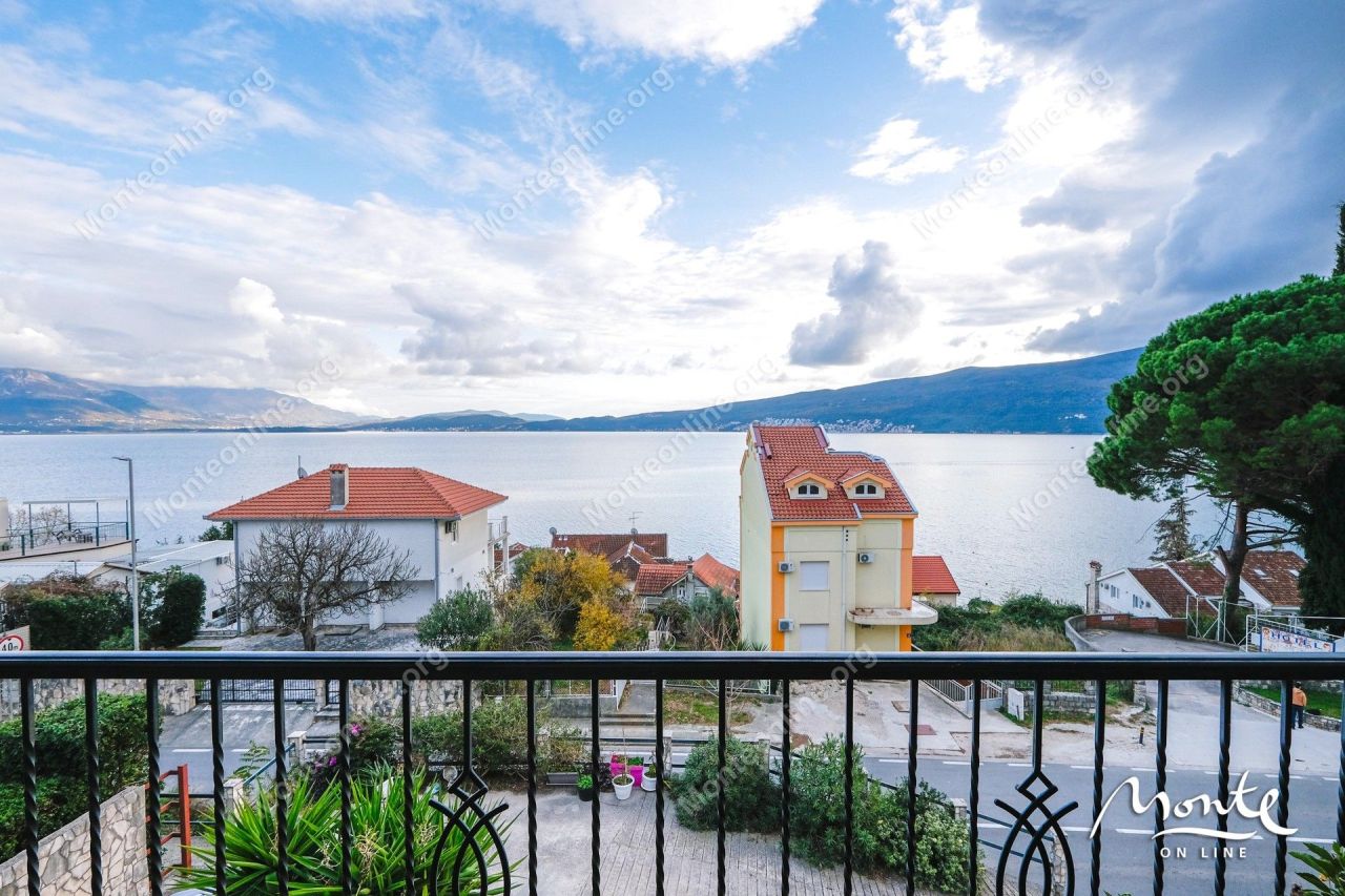 Apartment in Bijela, Montenegro, 38 m² - picture 2