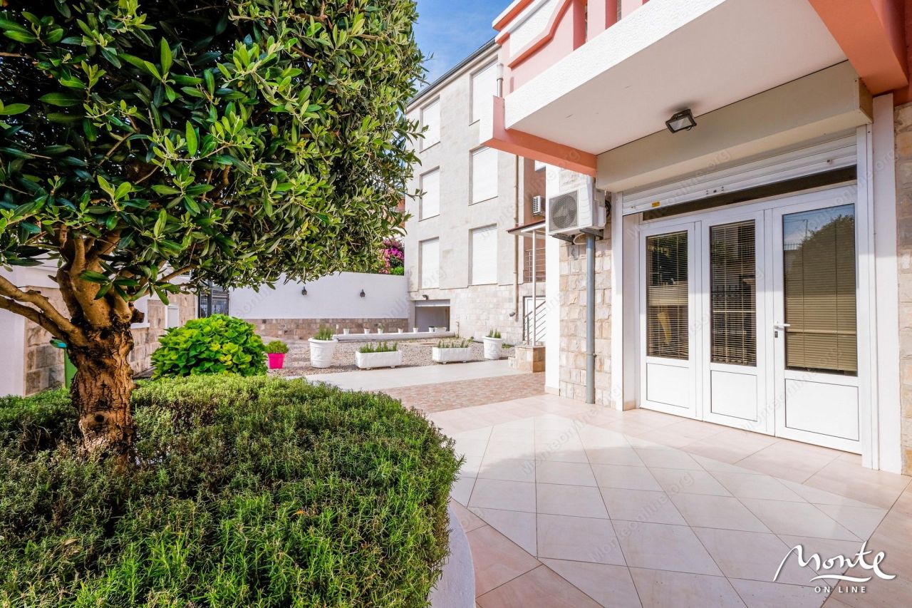 Hôtel à Budva, Monténégro, 1 256 m² - image 2