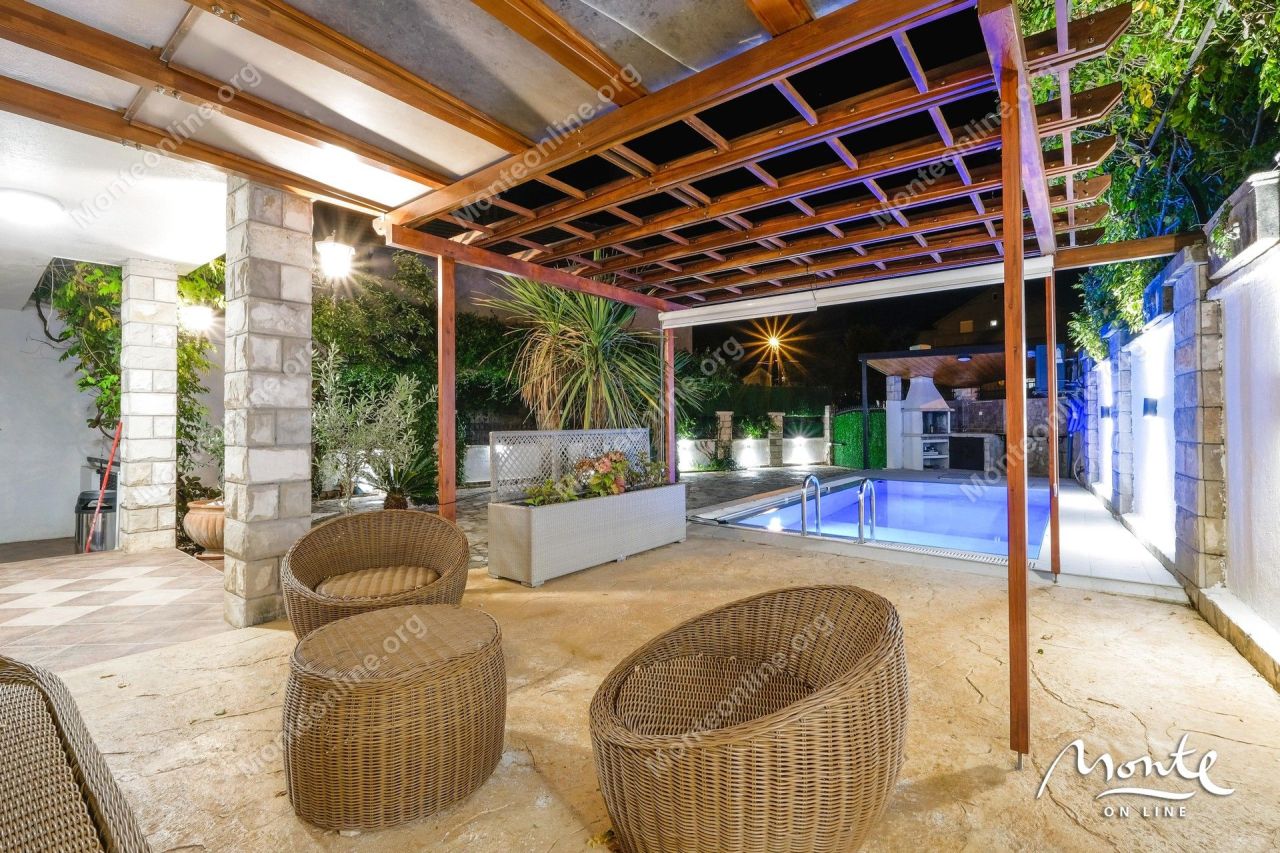 Villa in Tivat, Montenegro, 198 m² - picture 2