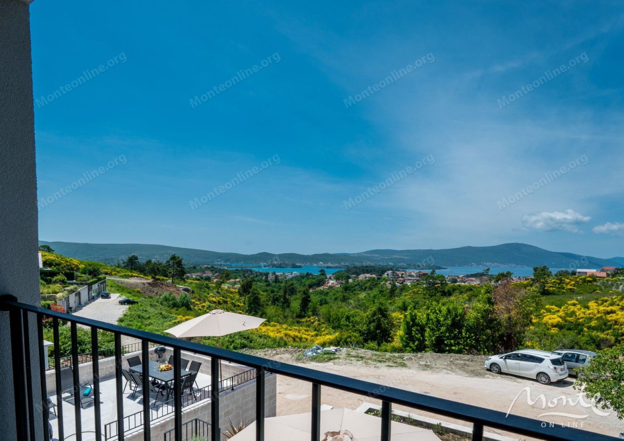 Villa en Tivat, Montenegro, 250 m² - imagen 2