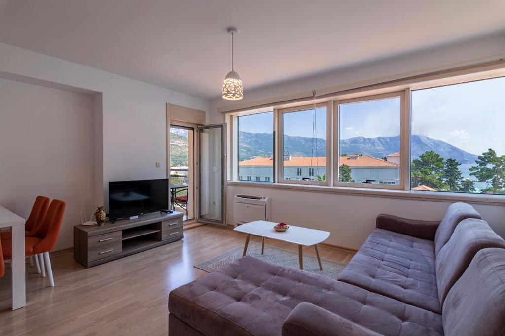 Apartment in Budva, Montenegro, 46 m² - picture 2