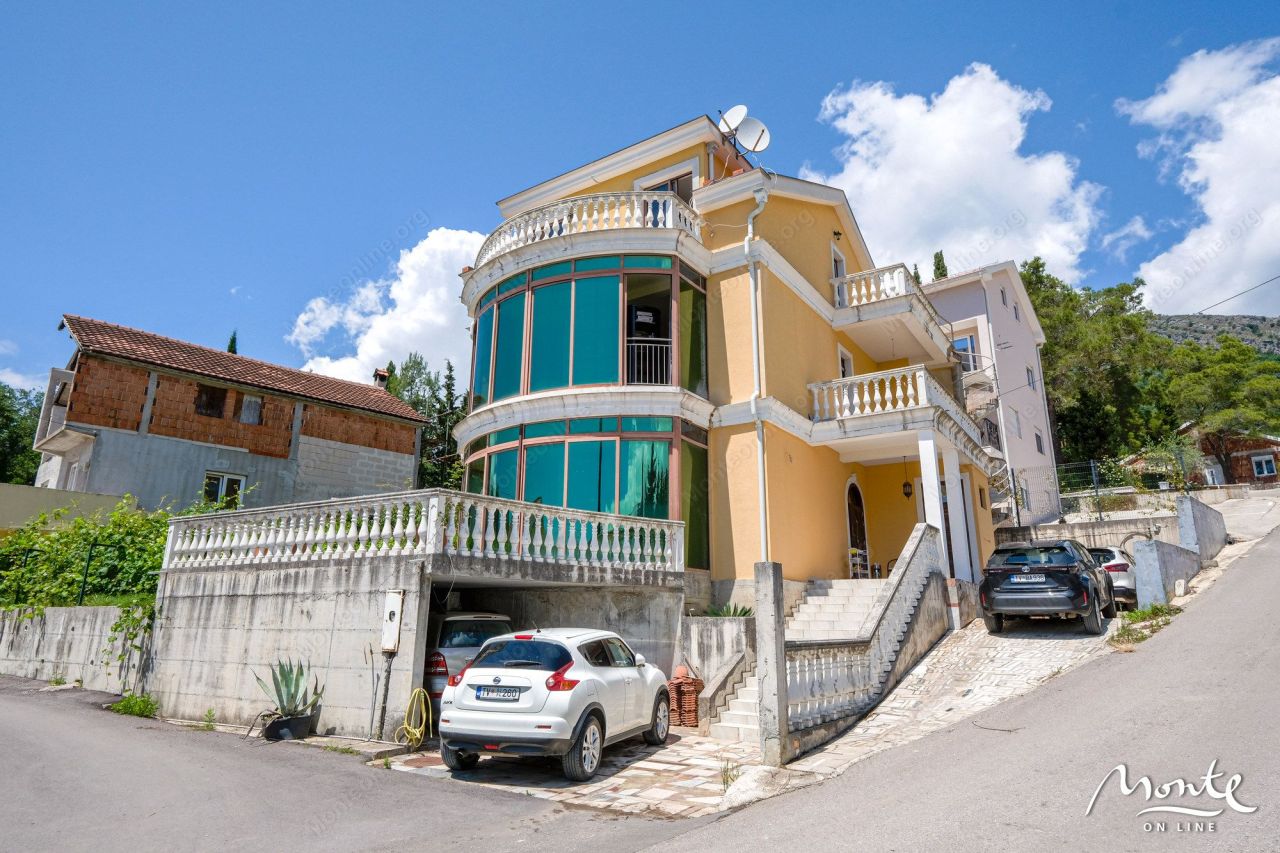 Villa a Tivat, Montenegro, 316 m² - foto 2