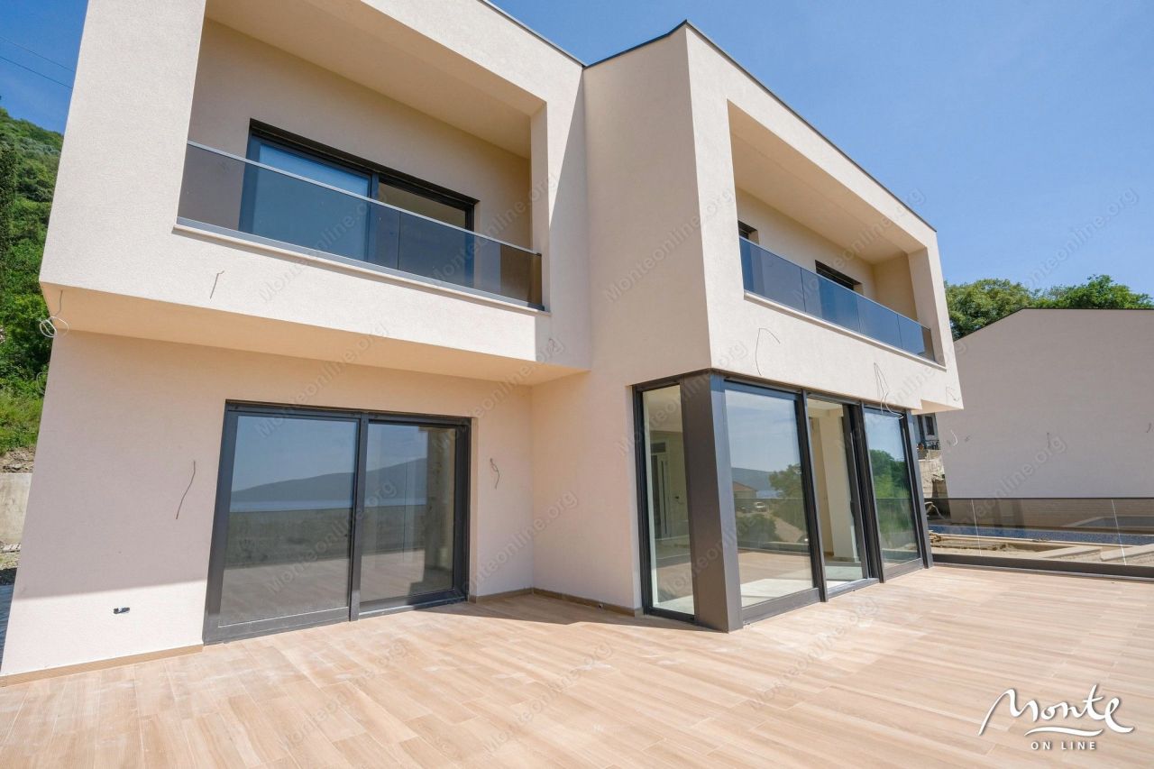 Villa en Tivat, Montenegro, 403 m² - imagen 3