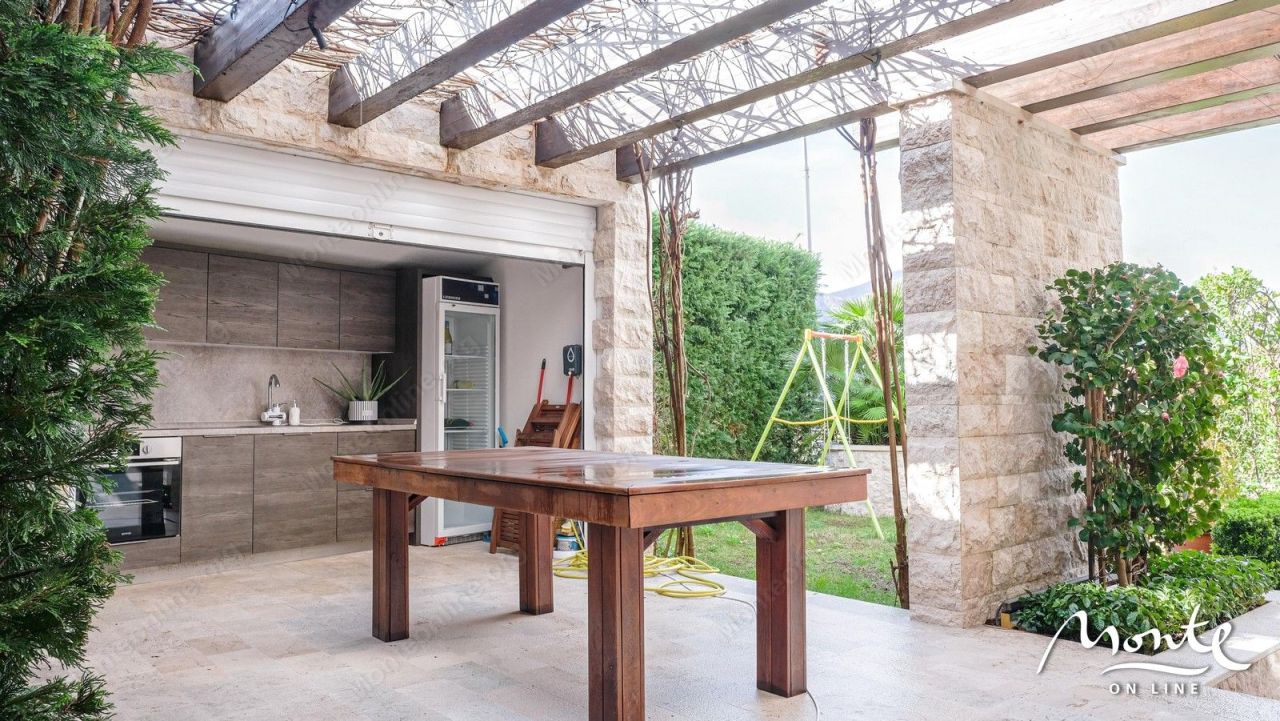 Villa in Dobrota, Montenegro, 210 m² - picture 3