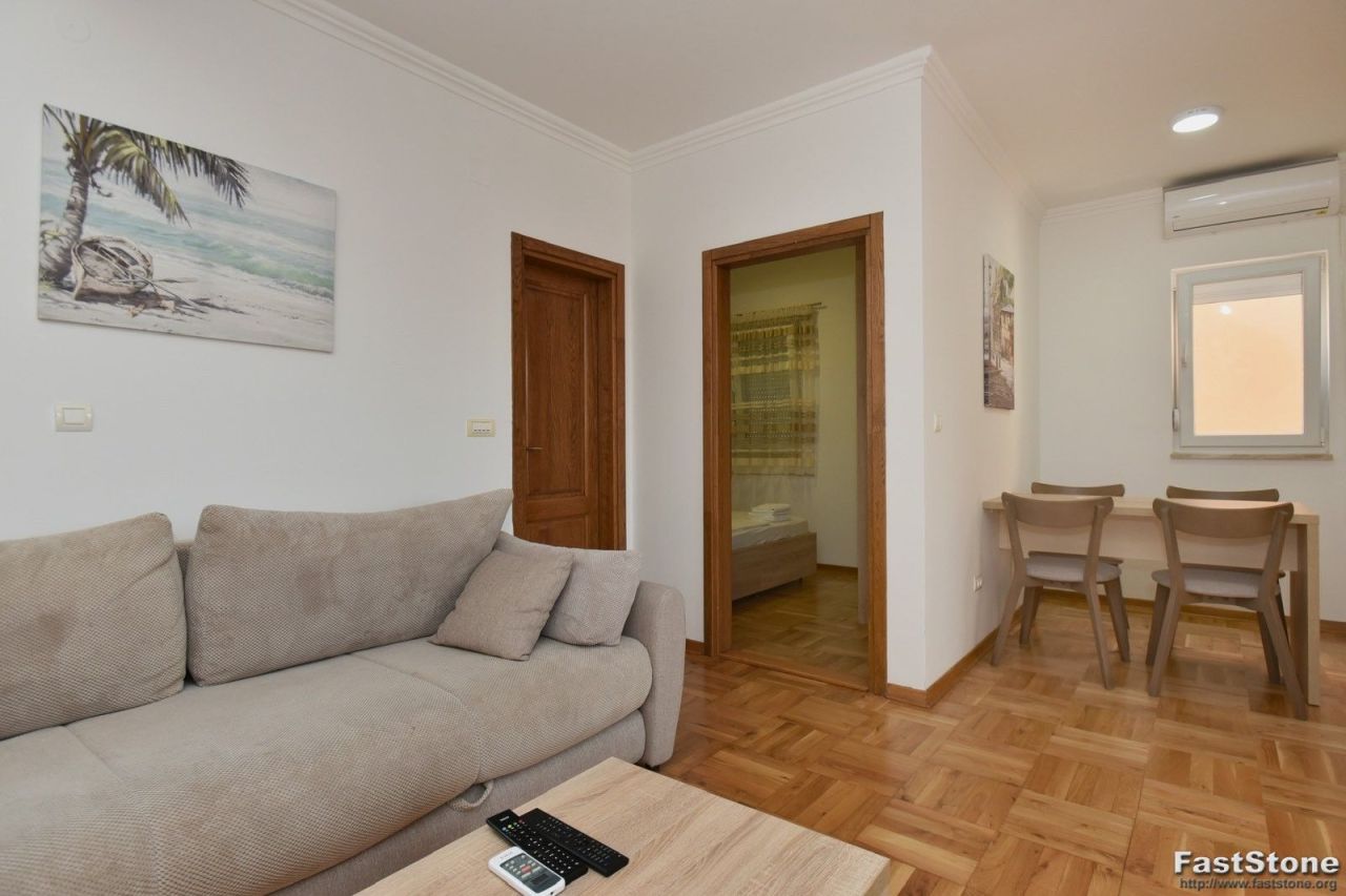 Apartment in Bijela, Montenegro, 47 m² - picture 3