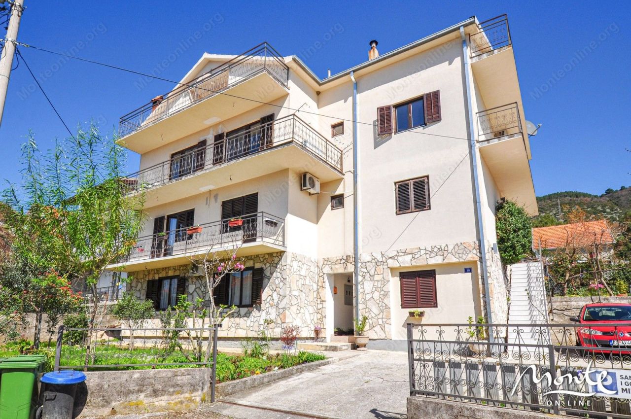 Villa a Tivat, Montenegro, 525 m² - foto 3