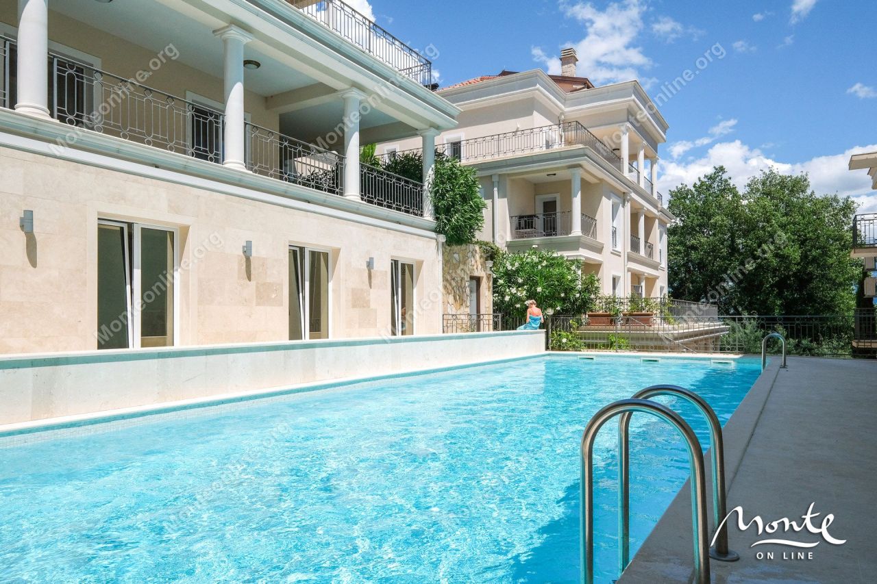 Apartment in Denovici, Montenegro, 166 m² - picture 3