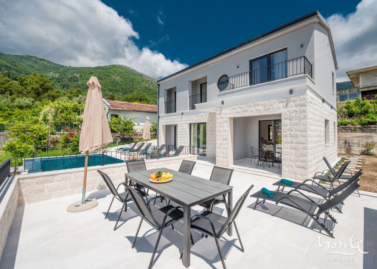 Villa en Tivat, Montenegro, 250 m² - imagen 4