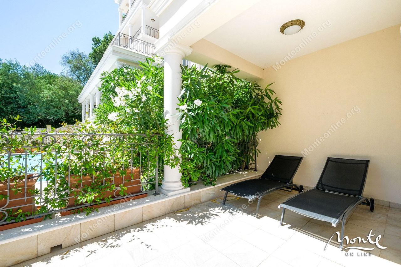 Apartment in Denovici, Montenegro, 166 m² - picture 4