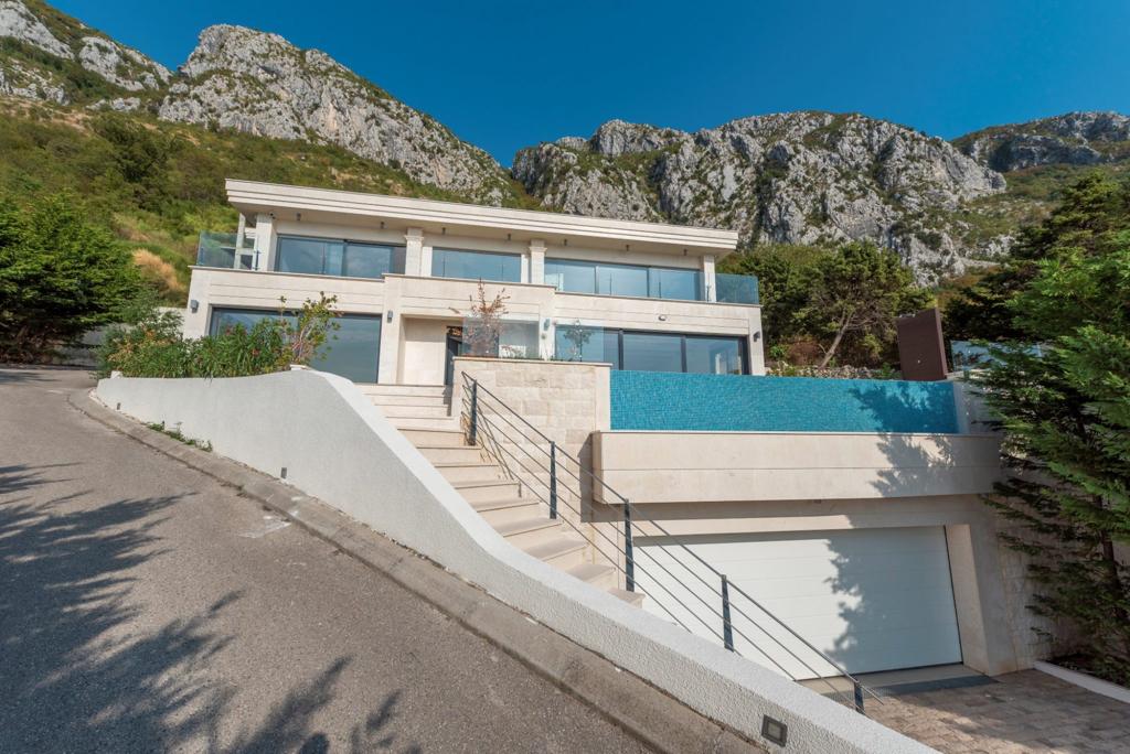 Villa in Sveti Stefan, Montenegro, 304 m² - picture 4