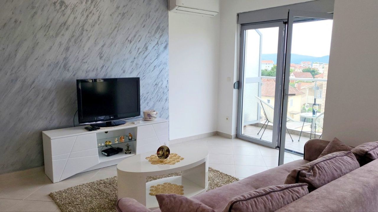 Apartment in Tivat, Montenegro, 63 m² - picture 4