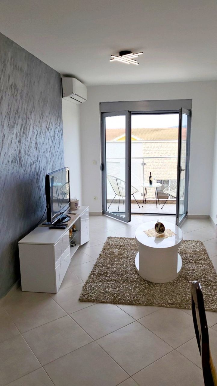 Apartment in Tivat, Montenegro, 63 m² - picture 5
