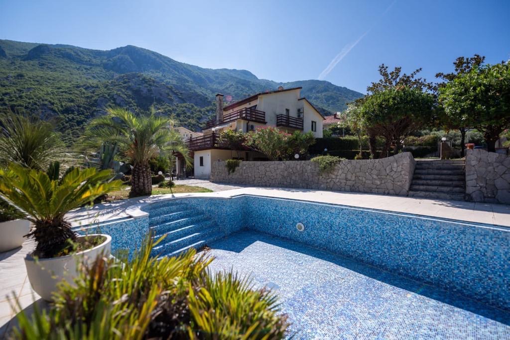 Villa in Kotor, Montenegro, 450 m² - picture 5