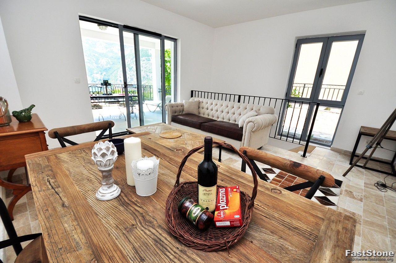 Apartment in Risan, Montenegro, 150 m² - picture 5