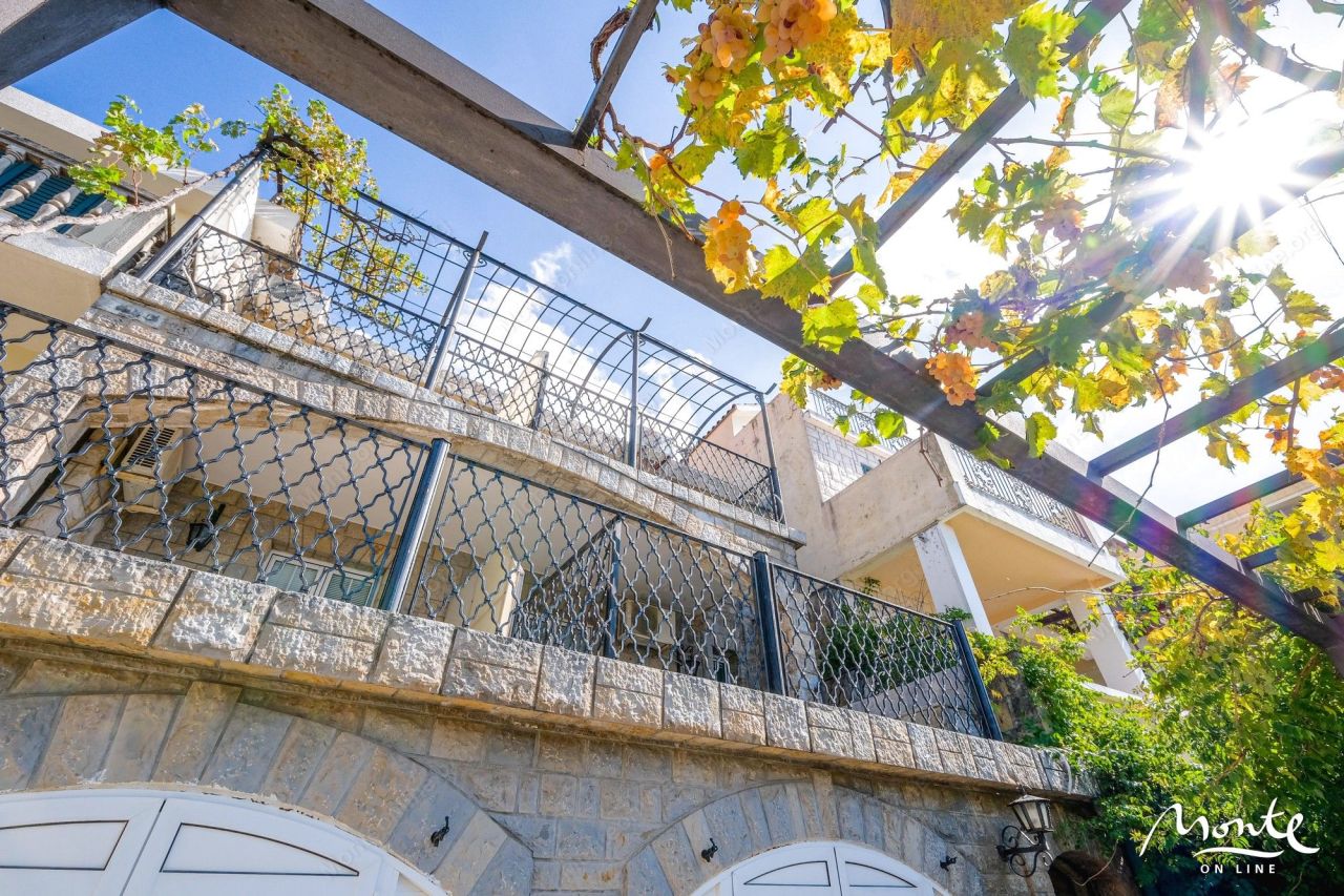 Villa in Sveti Stefan, Montenegro, 375 m² - picture 6