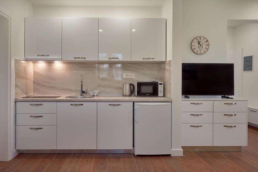 Hotel en Lastva, Montenegro, 382 m² - imagen 6