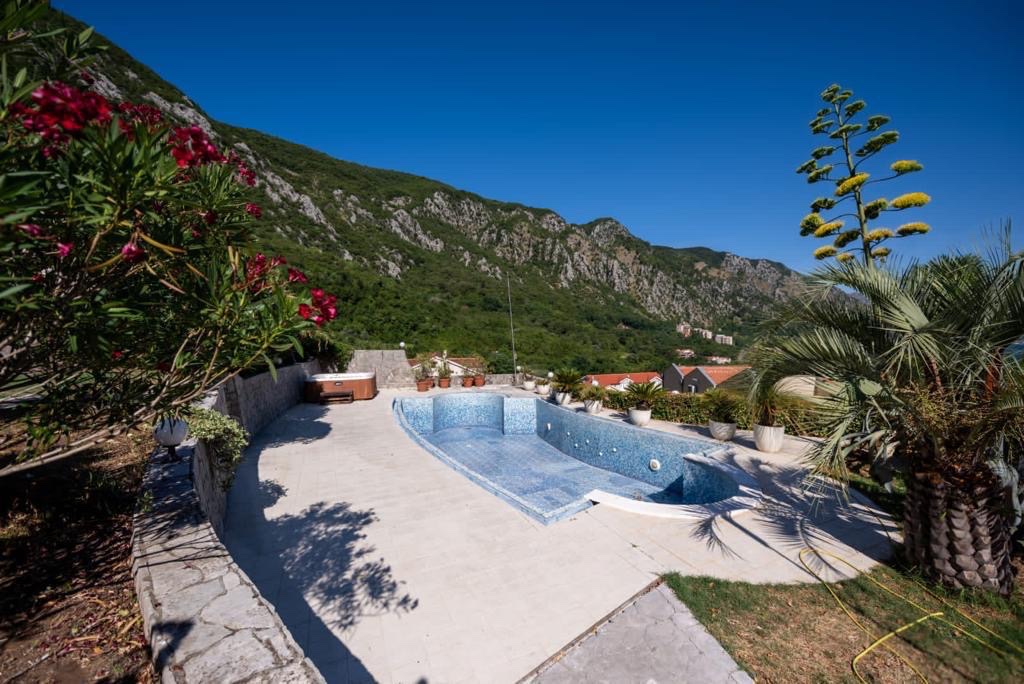 Villa in Kotor, Montenegro, 450 m² - picture 6