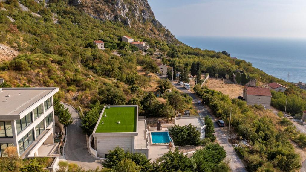 Villa in Sveti Stefan, Montenegro, 304 m² - picture 7