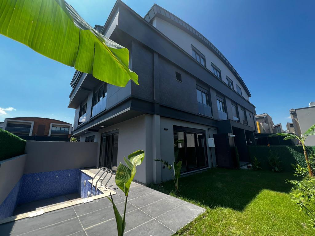 Villa à Antalya, Turquie, 250 m² - image 1