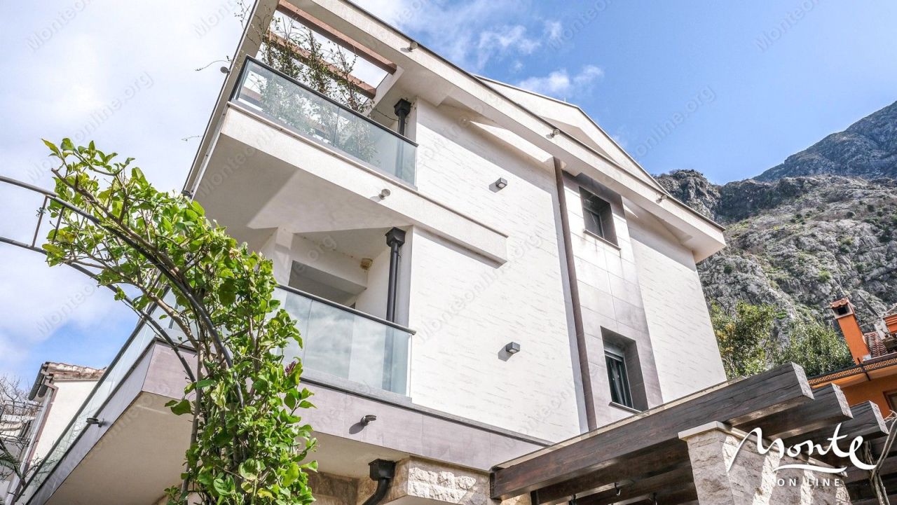 Villa in Dobrota, Montenegro, 210 m² - picture 8