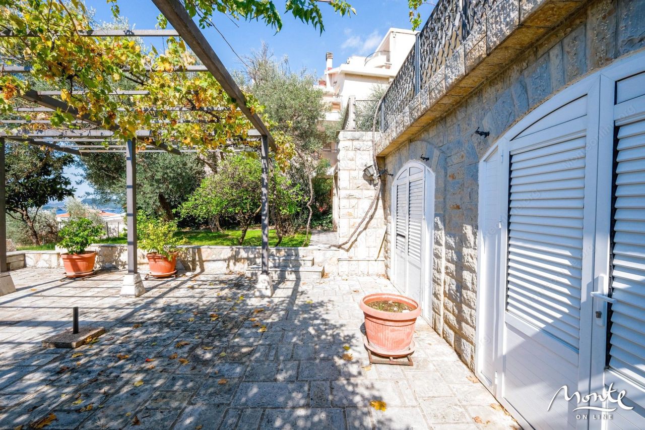Villa in Sveti Stefan, Montenegro, 375 m² - picture 8